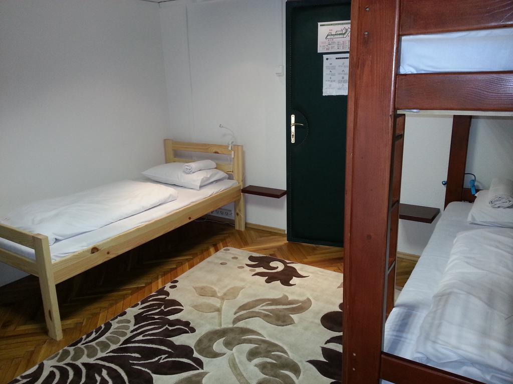 Walking Bed Budapest Hostel Værelse billede